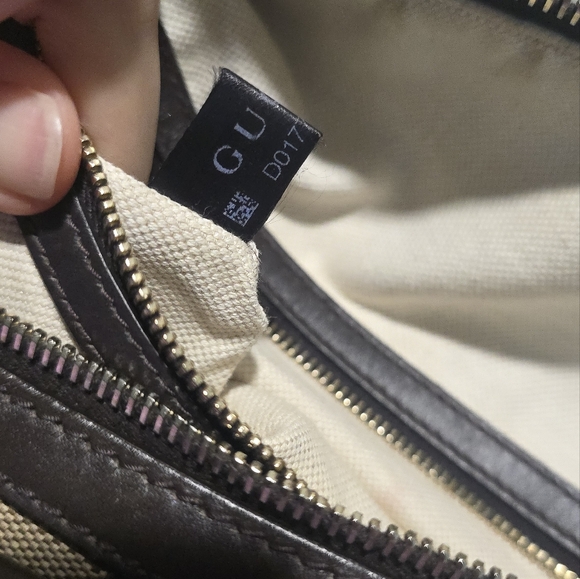 Gucci Boston GG Small Boston Leather Bag, gift paper, and a hard box. - Picture 15 of 16